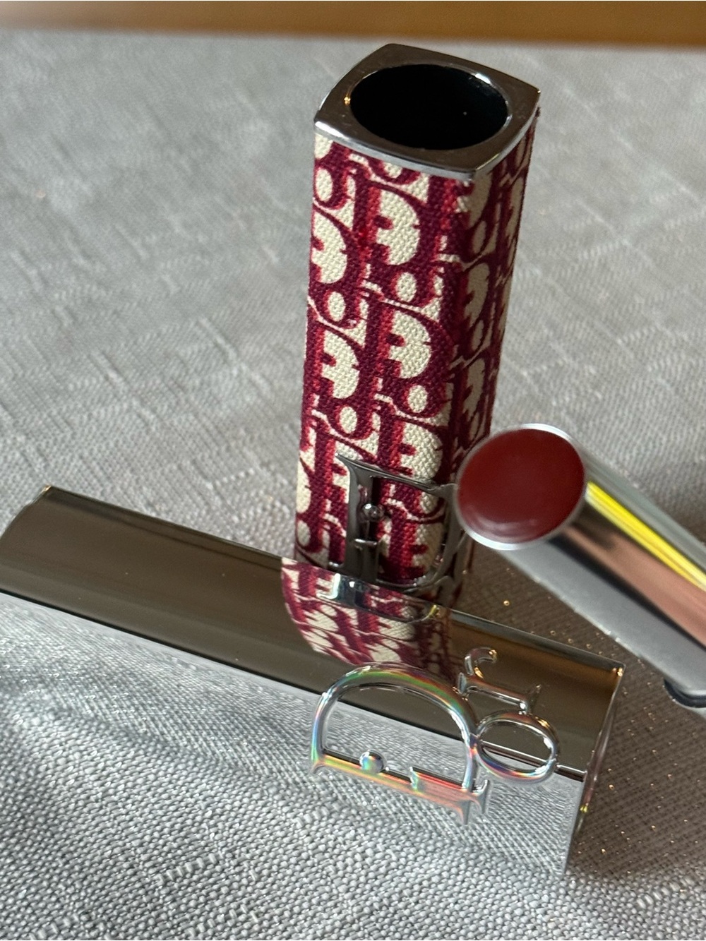 Dior Addict Shine Lipstick 902 Talk to My Dior + Burgundy Oblique Case